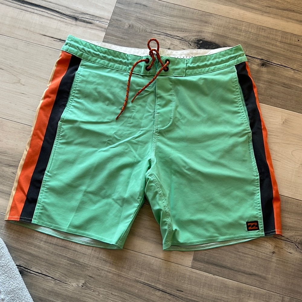 Like new men’s board shorts size 31. No flaws